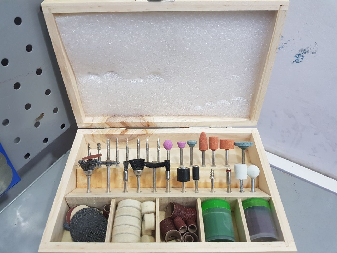 124109 Mini die grinder accessories 100 pcs set woodin box