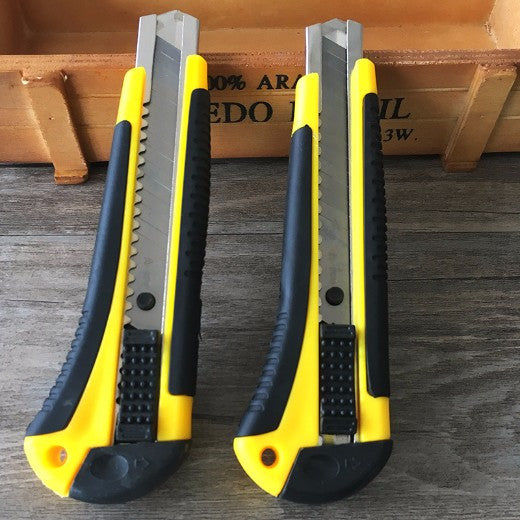 311720 Knife Cutter With Rubber 18MM