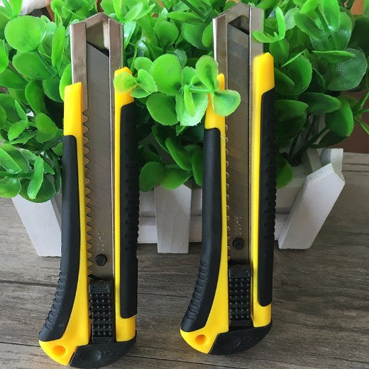 311720 Knife Cutter With Rubber 18MM